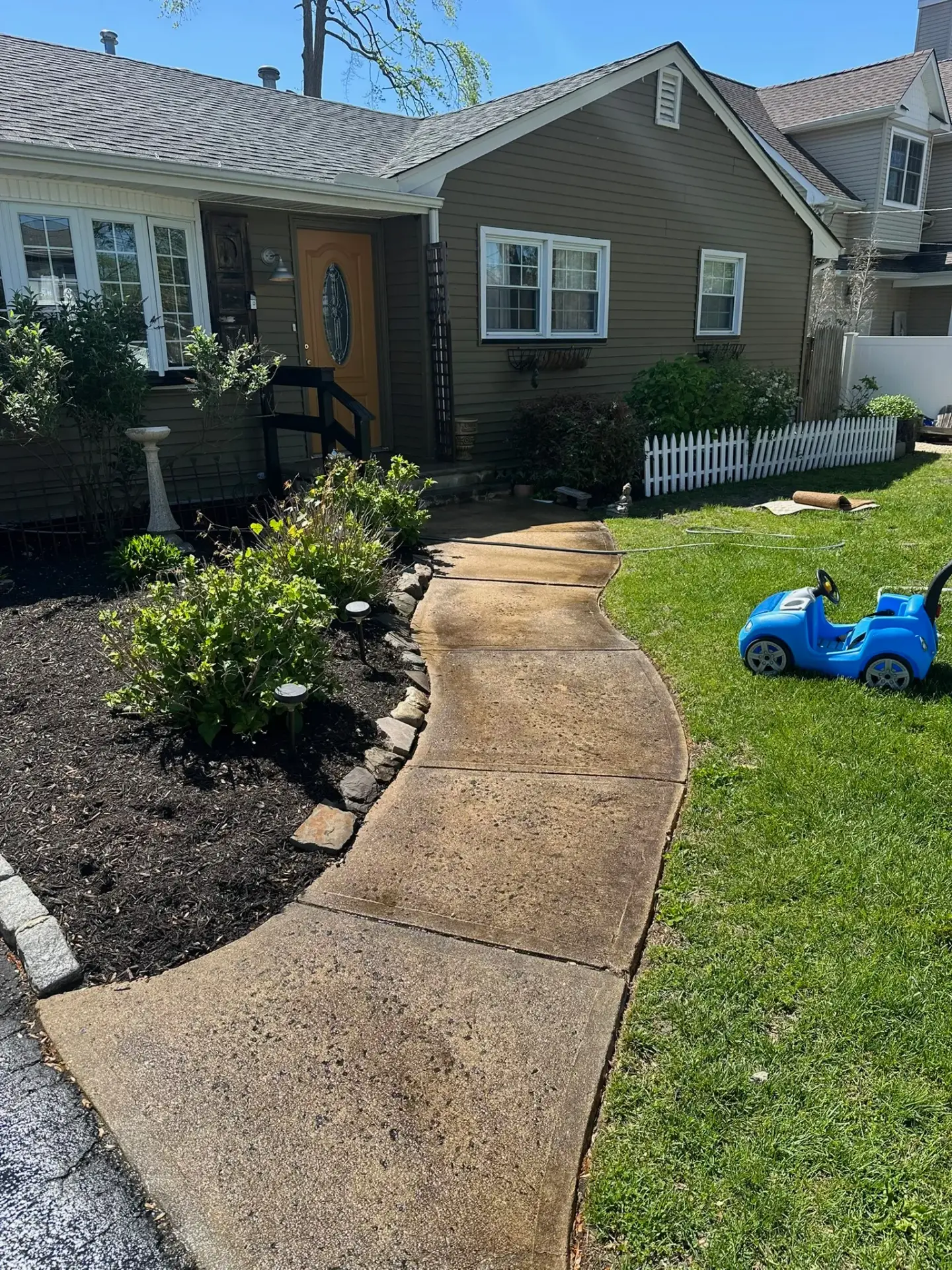 Concrete walkway before cleaning